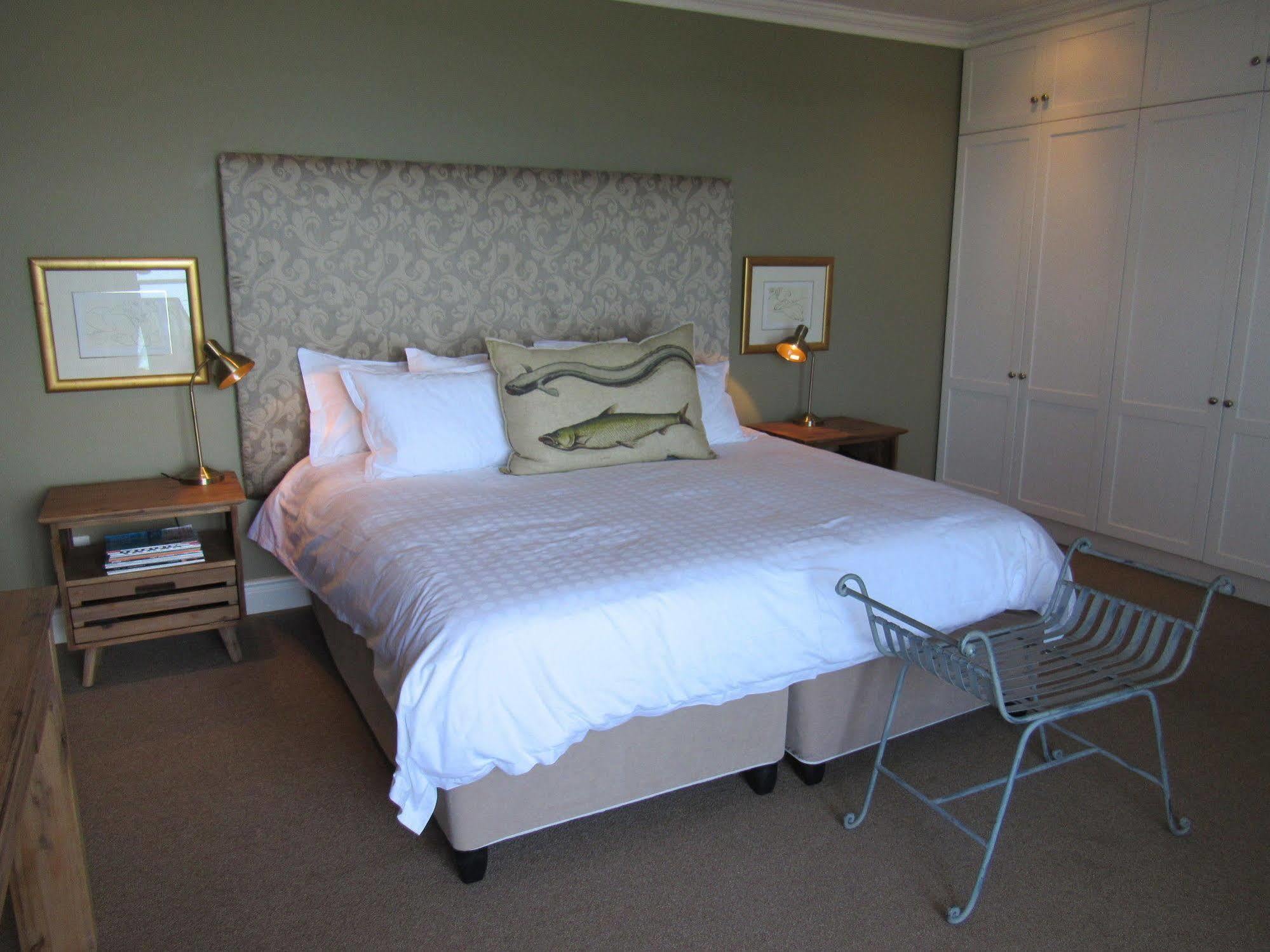 พอร์ท ออฟ คอล เบด แอนด์ เบรคฟาสต์ Bed & Breakfast ไซมอนส์ทาวน์ ภายนอก รูปภาพ
