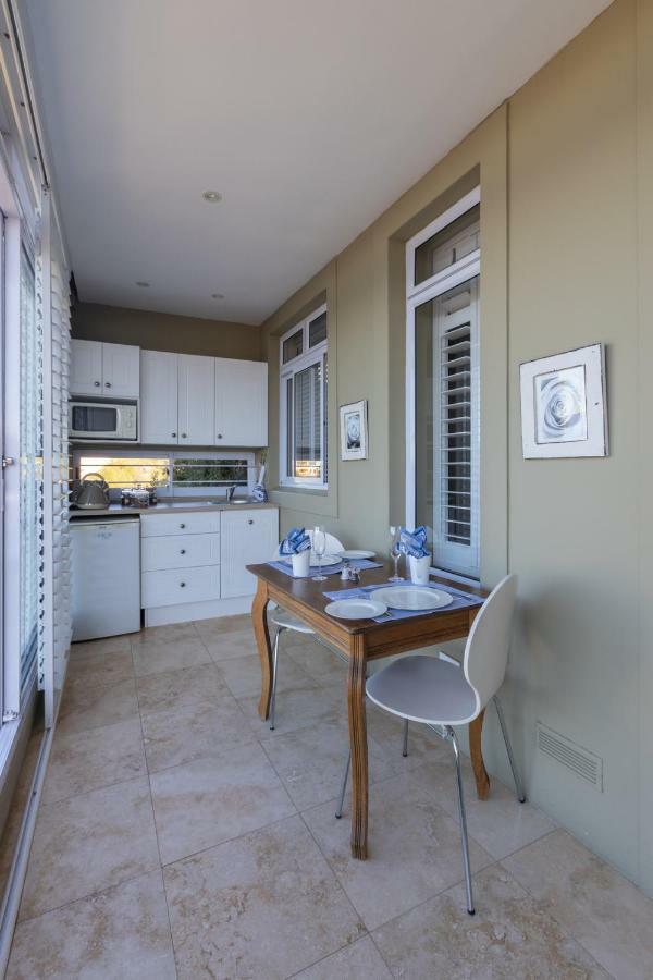 พอร์ท ออฟ คอล เบด แอนด์ เบรคฟาสต์ Bed & Breakfast ไซมอนส์ทาวน์ ภายนอก รูปภาพ